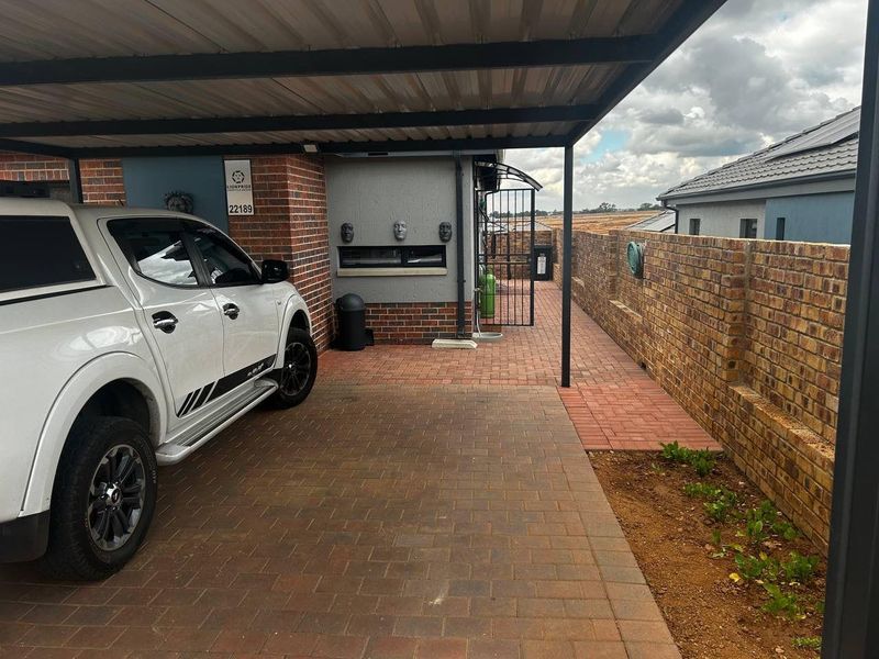 Modern family Living in Lion Pride Estate, Randburg🏠 - Photo 4