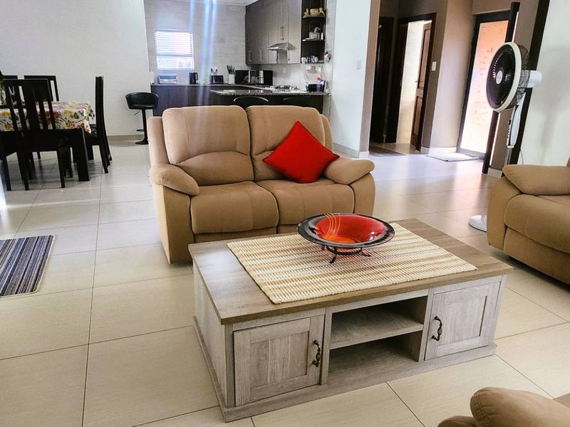 Stunning 3 bedroom Leadwood townhouse to rent in the sought-after Meyersdal Nature Estate - Photo 4