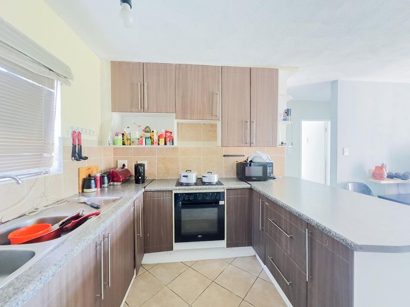 2 Bedroom Townhouse with a Private Garden - Photo 2