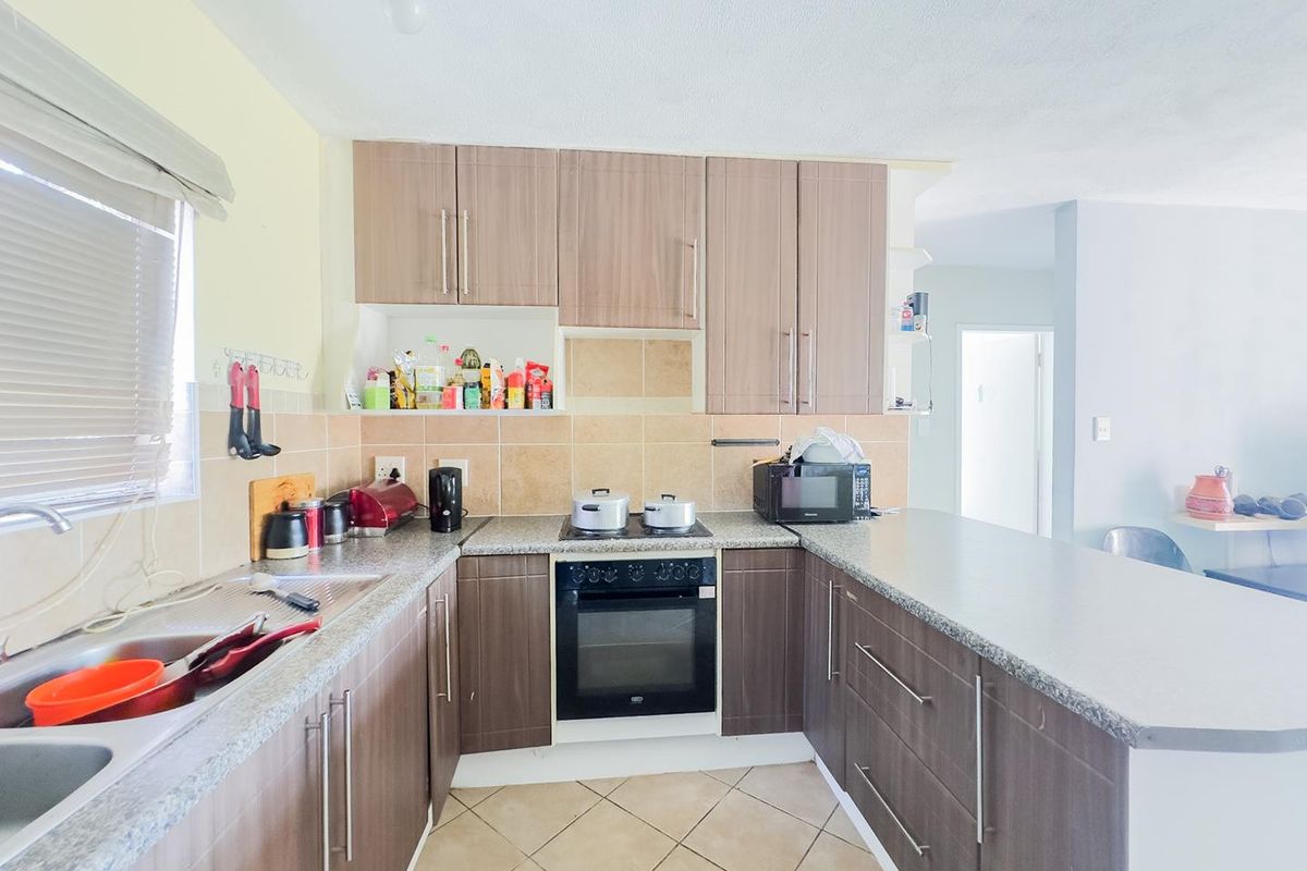 2 Bedroom Townhouse with a Private Garden - Photo 2