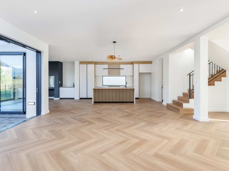 Turnkey Luxurious Four-Bedroom Home in Paarl Valleij Lifestyle Estate & Farm - Photo 4