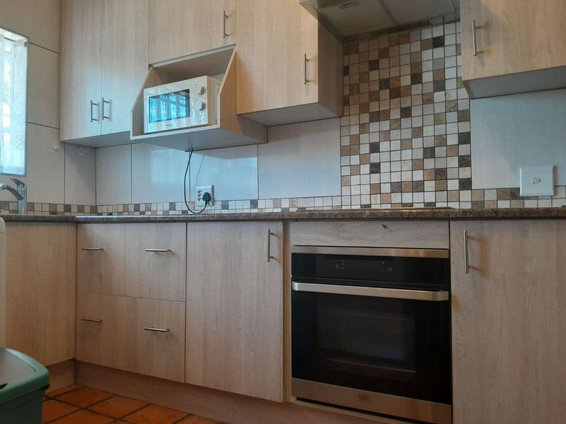 Well maintained 1st floor 3 Bedroom Home - Photo 8