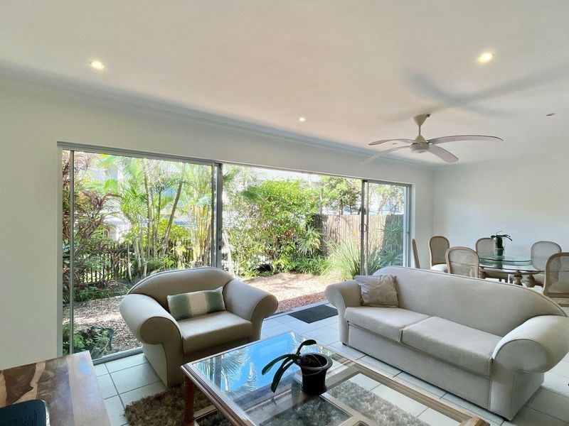 A stunning , modern duplex in secure complex on the beachfront!!! - Photo 4