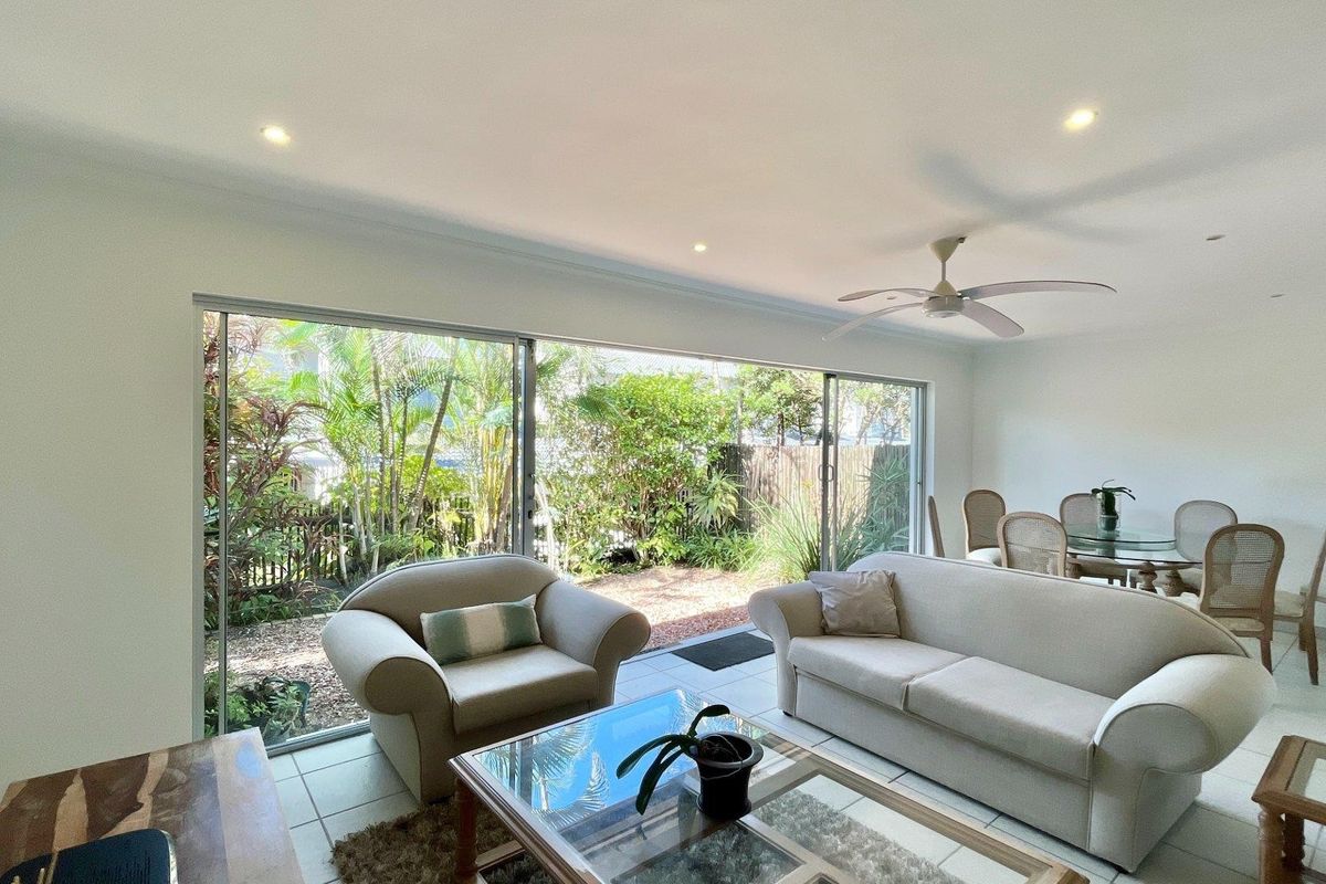 A stunning , modern duplex in secure complex on the beachfront!!! - Photo 4
