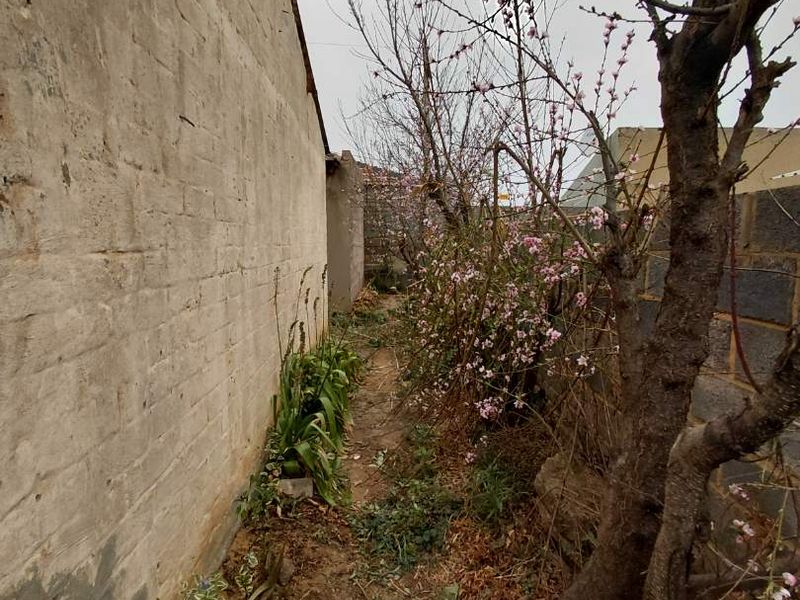 Transform This Fixer-Upper into Your Dream Home Near Eyethu Mall!" - Photo 8