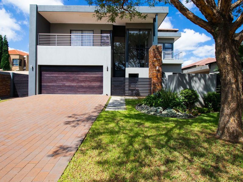 Exclusive La Como Estate: A Lifestyle of Elegance! - Photo 3