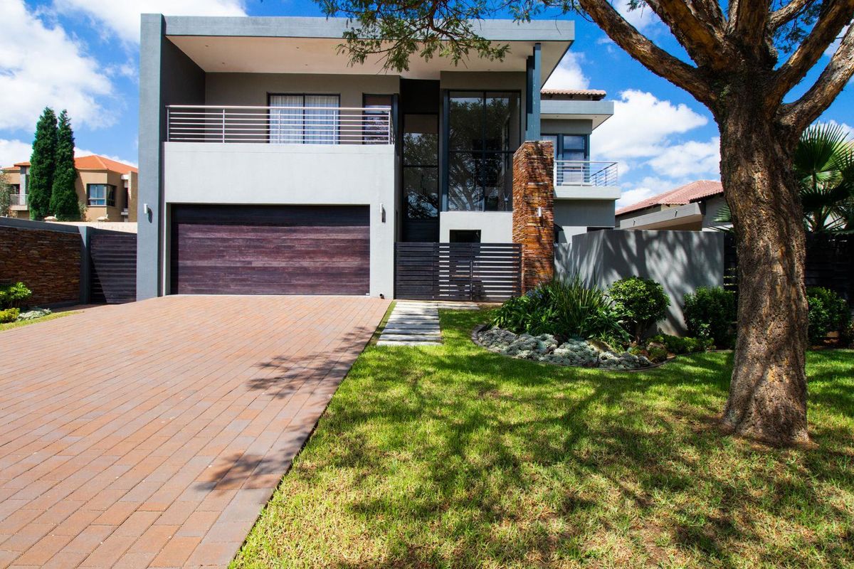 Exclusive La Como Estate: A Lifestyle of Elegance! - Photo 3