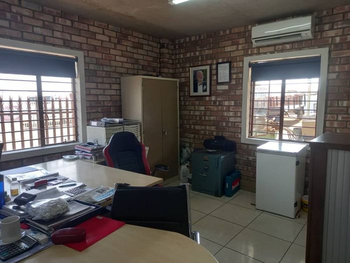 Property #2425455, Industrial Rental Monthly in Lafrenz Industrial