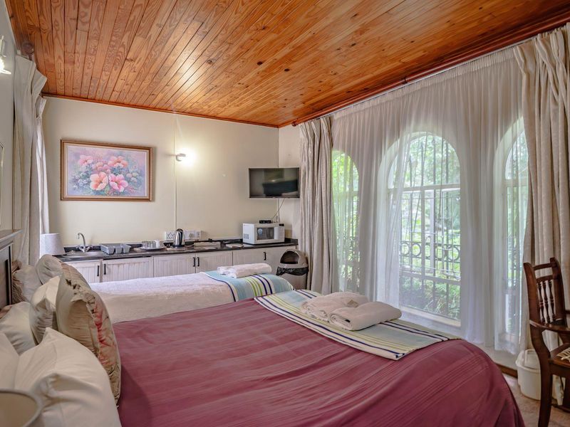 Spacious 9 Bedroom House (Guest House) in Muckleneuk - Photo 6