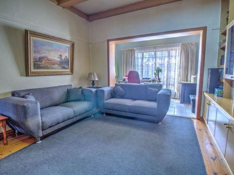 Large family home for sale in kempton park - Photo 8