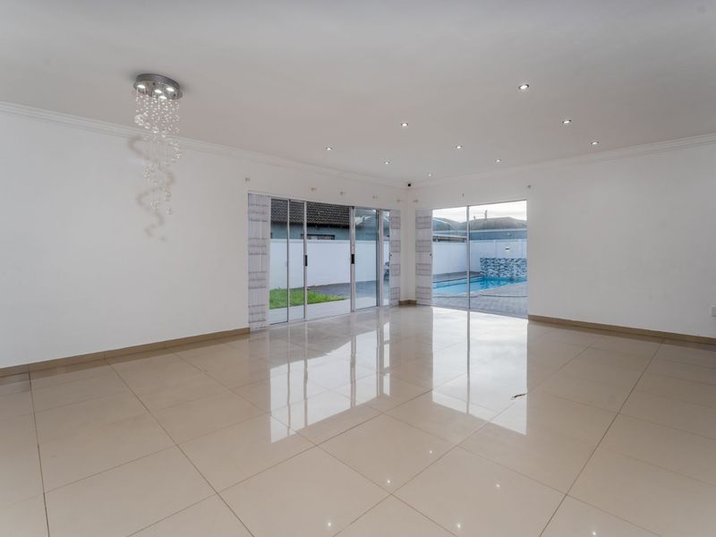 FOR SALE: Stylish 3-Bedroom Home in Desirable Zeekoevlei - Photo 3