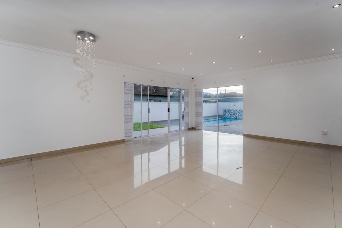 FOR SALE: Stylish 3-Bedroom Home in Desirable Zeekoevlei - Photo 3