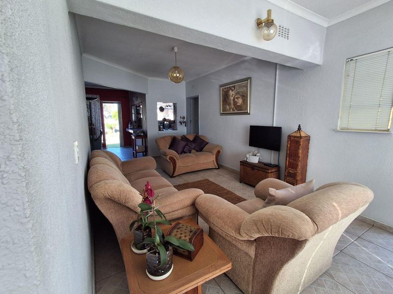 Large Family Home for sale - Photo 3