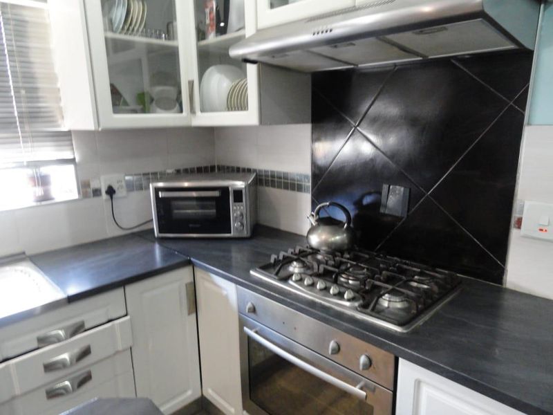 4 Bedroom house in Avondale Parow - Photo 9