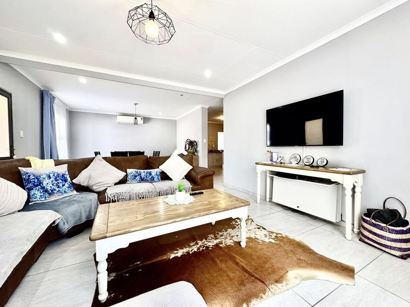 4 Bedroom House For Sale in Elisenheim - Photo 7