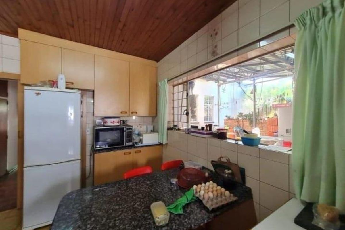 3 Bedroom House for Sale in Mondeor with Flatlet - Photo 4