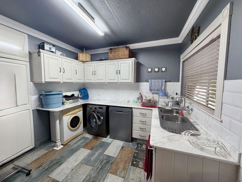 Beautiful 3 bedroom house with flat for sale in vryheid - Photo 7