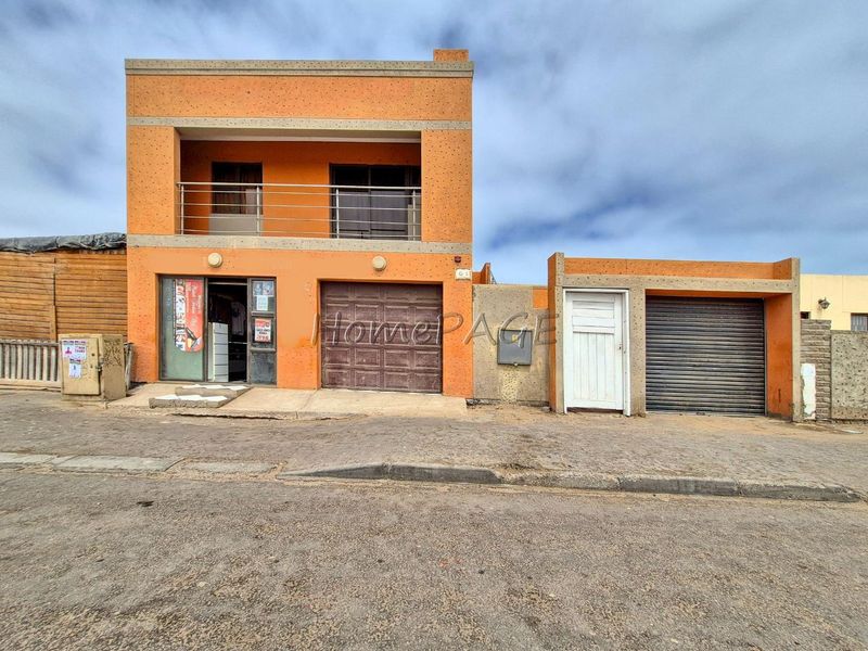 Kuisebmund, Walvis Bay:  Home with 2 Flats is for Sale - Photo 2