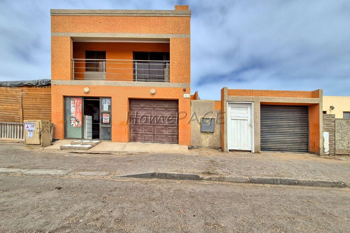 Kuisebmund, Walvis Bay:  Home with 2 Flats is for Sale - Photo 2