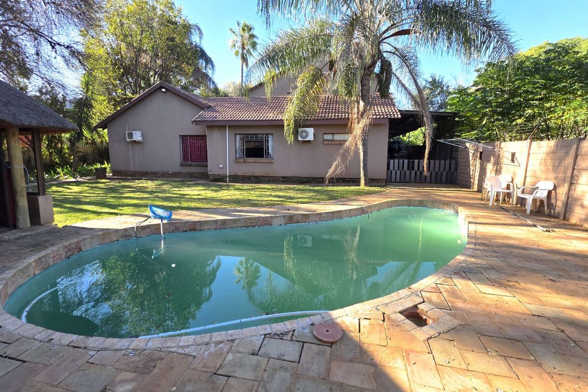 3 Bedroom Family Home in Melodie Hartbeespoort - Photo 4