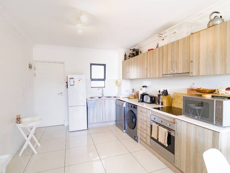 North-facing Modern Apartment With Views & Pooldeck! - Photo 9