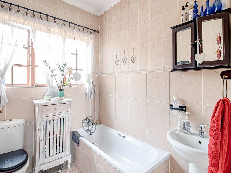 3 Bedroom 2 bathroom home - Photo 10