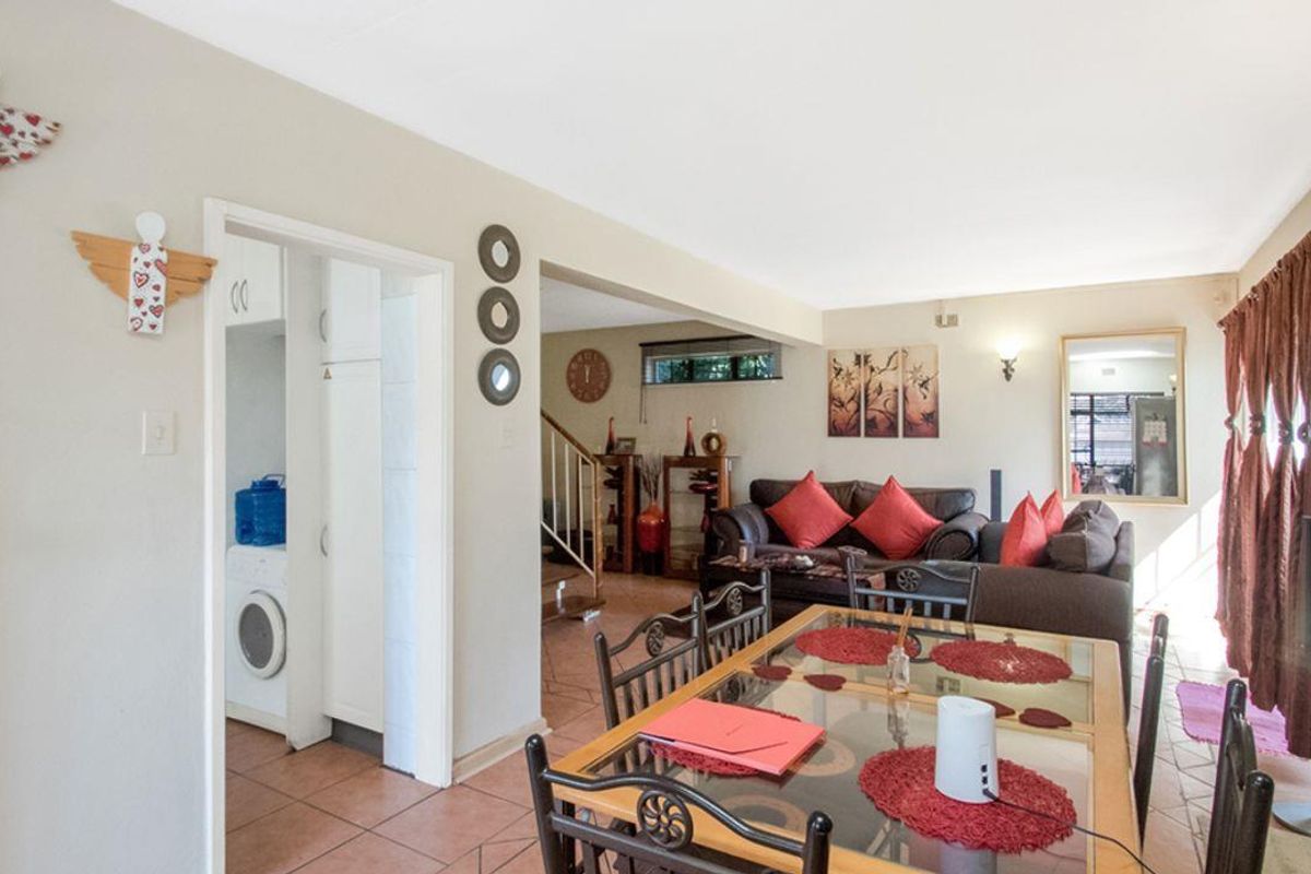 Cosy 2 bedroom 2.5 bathroom duplex unit for sale in Florida Park - Photo 5