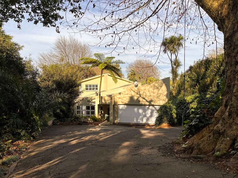 Spacious 5 Bedroom Family Home on 1,910m2 in World's View, Hilton - Photo 3