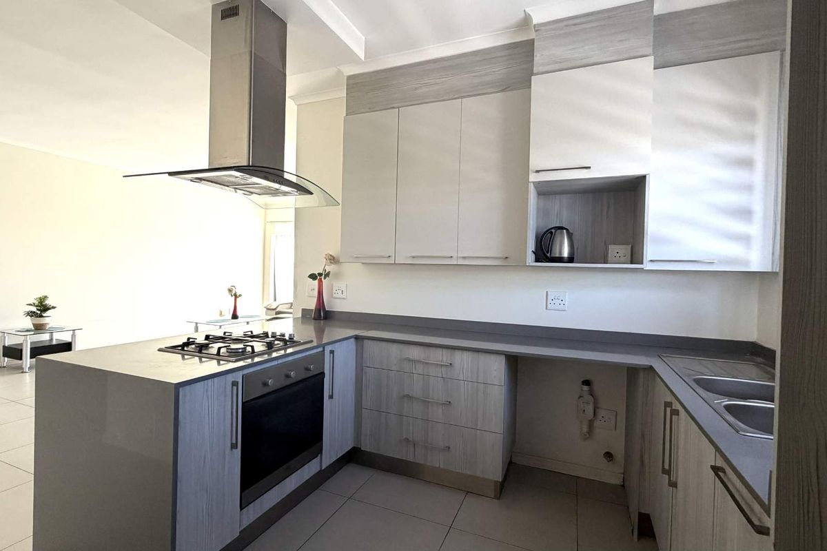 A spacious 3 bedroom, 2 bathroom in a secure estate. - Photo 4