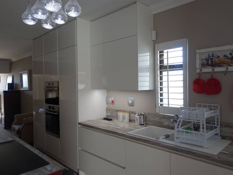 PRIME LOCATION! Seafront Ground floor apartments with view over the jetty - Photo 3