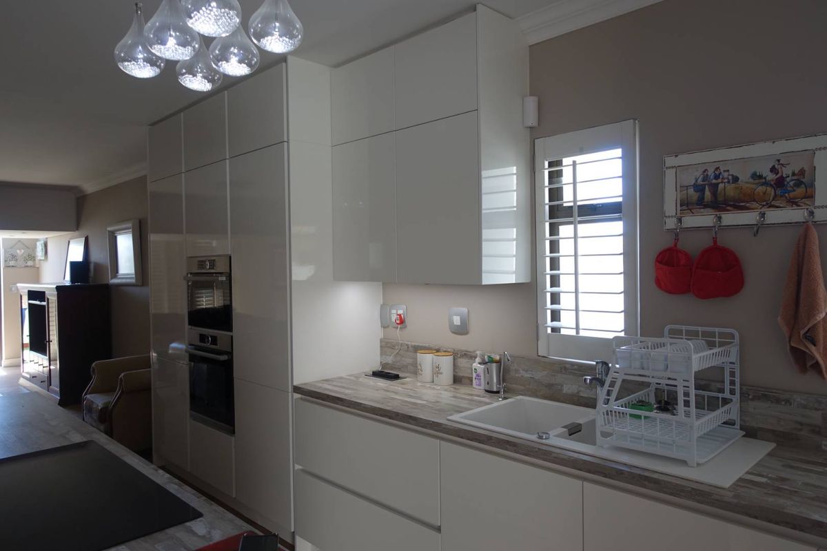 PRIME LOCATION! Seafront Ground floor apartments with view over the jetty - Photo 3