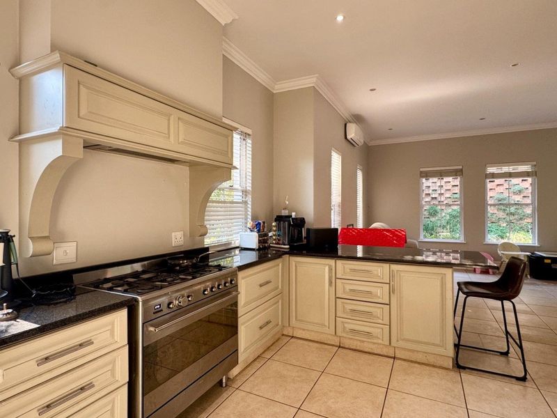 Spacious Family Home in Secure Mount Edgecombe Estate - Photo 9