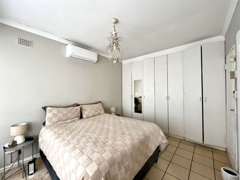 Modern Touches & Classic Comfort – 2-Bedroom Home in Westriding - Photo 4