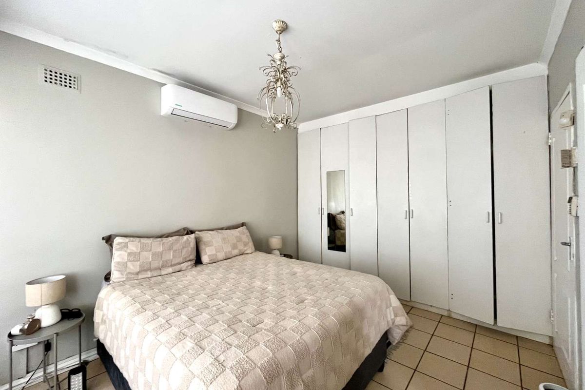 Modern Touches & Classic Comfort – 2-Bedroom Home in Westriding - Photo 4