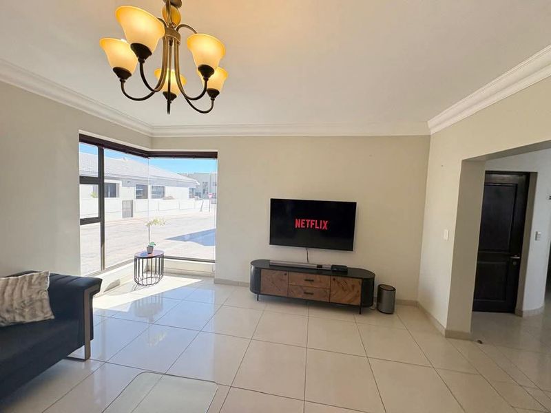 🏡✨ LONG BEACH FAMILY HOME | FOR SALE OR RENT! 🌊 - Photo 8