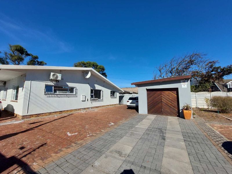 Room Available for Health Professional - Photo 8