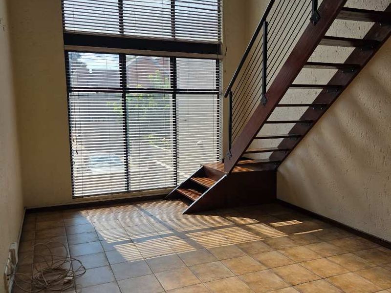 LOCK UP AND GO LOFT APARTMENT - Photo 9