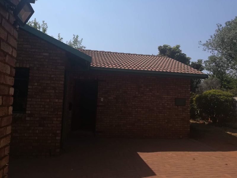 Lovely Home Available for Rent - Photo 3