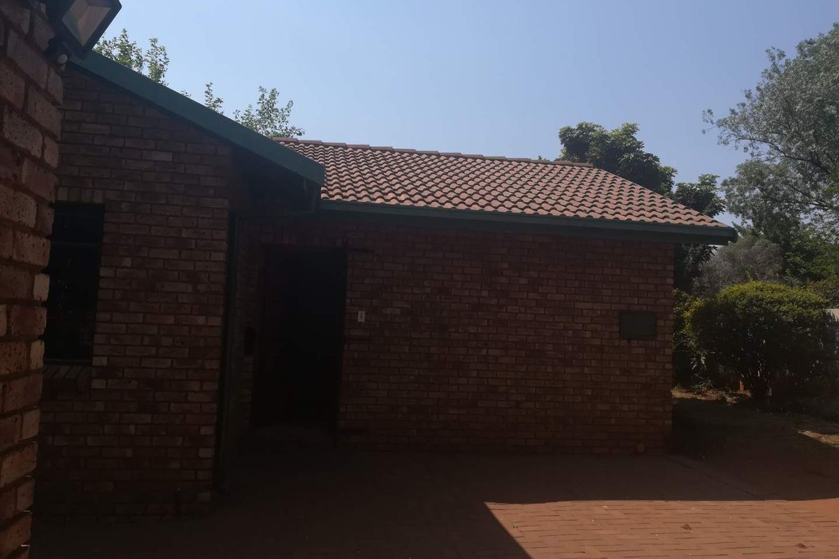Lovely Home Available for Rent - Photo 3
