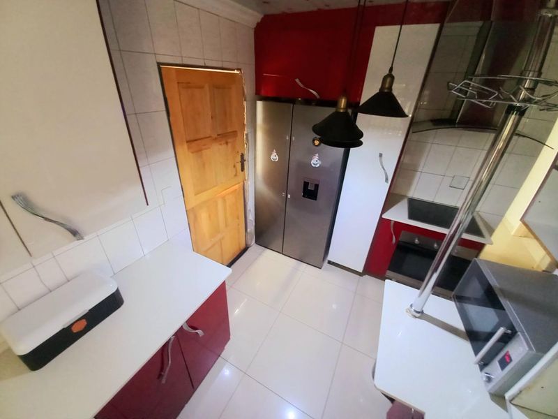 Three bedrooms house for sale in Elandspoort - Photo 5