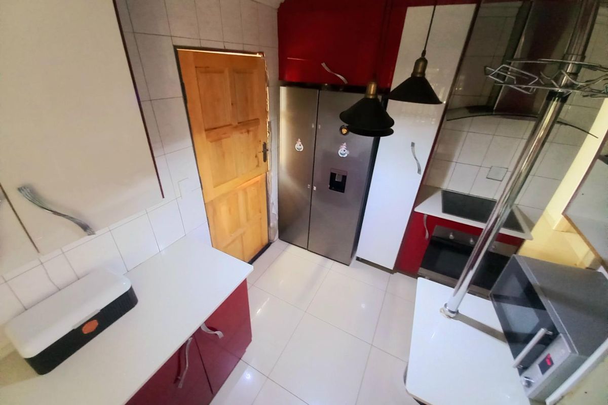 Three bedrooms house for sale in Elandspoort - Photo 5