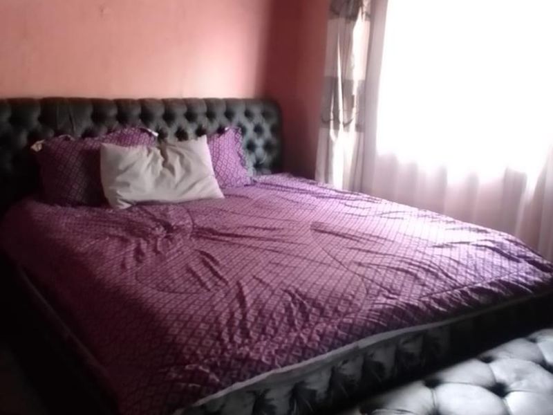 AN IVESTMENT PROPERTY FOR SALE IN THOKOZA - Photo 4