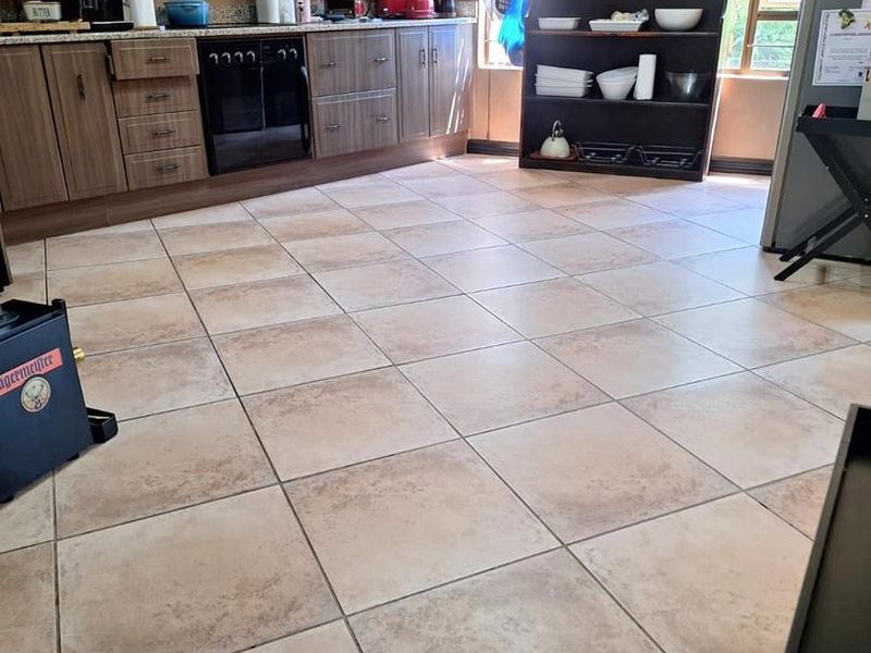 4 Bedroom Family Home To Rent Melodie Hartbeespoort - Photo 6