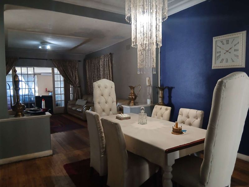 Family Home with three Cottages for Sale - Photo 6