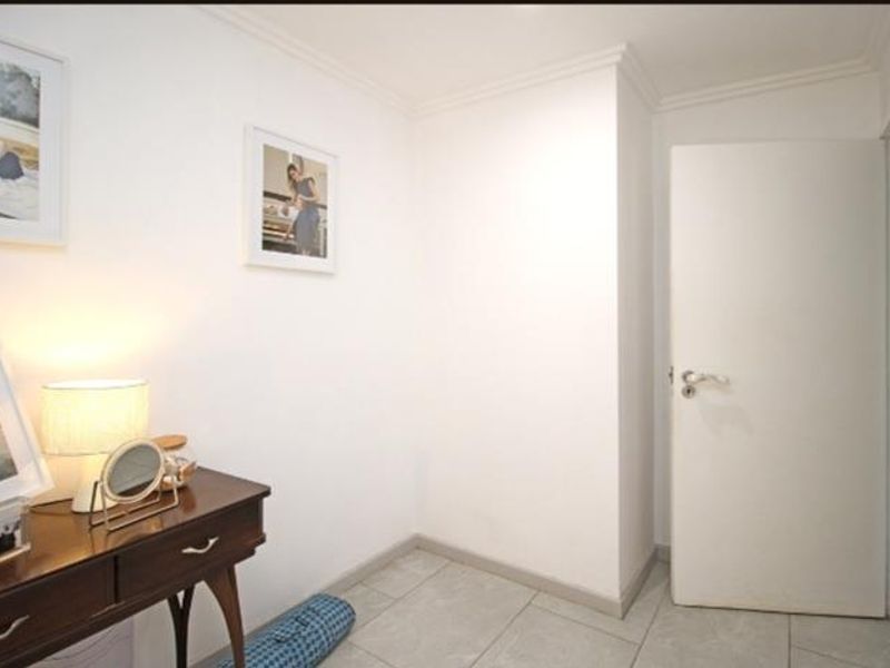 Renovated 3 bedroom Apartment in Strathavon - Photo 8