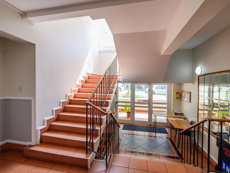 Spacious unit with lots of extras and a sea view - Photo 9