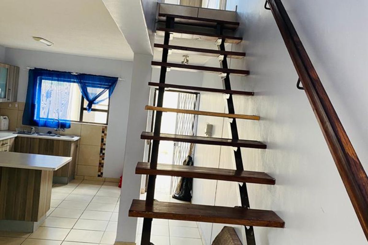NEAT + WELL MAINTAINED DUPLEX TOWNHOUSE (CORNER UNIT) FOR SALE IN KLEINE KUPPE!!!  CC Registered - Photo 4