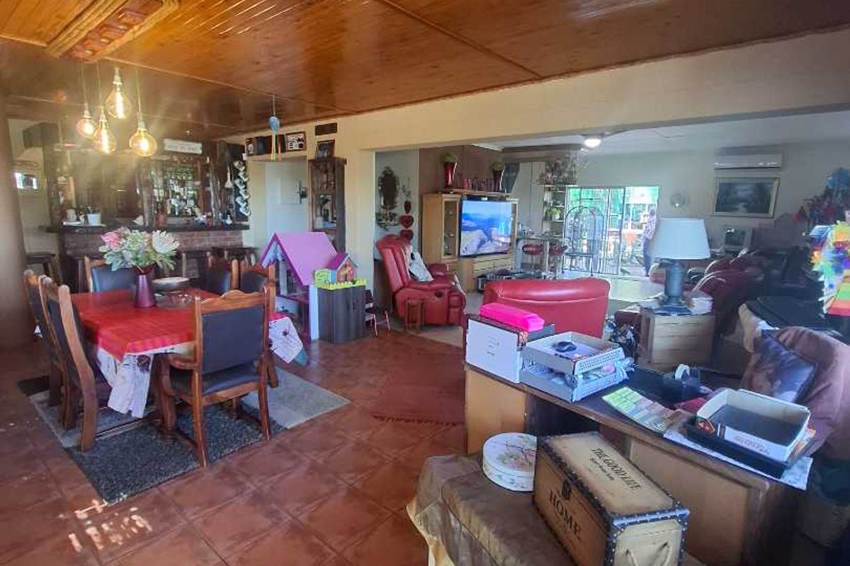 Spacious Family Home in the popular Olympia - Photo 2