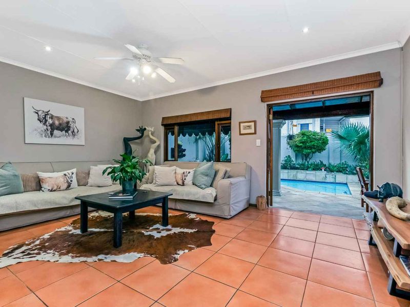IMMACULATELY PRESENTED HOME IN THE HEART OF LONEHILL, BOASTING A LONG LIST OF EXTRAS - Photo 3