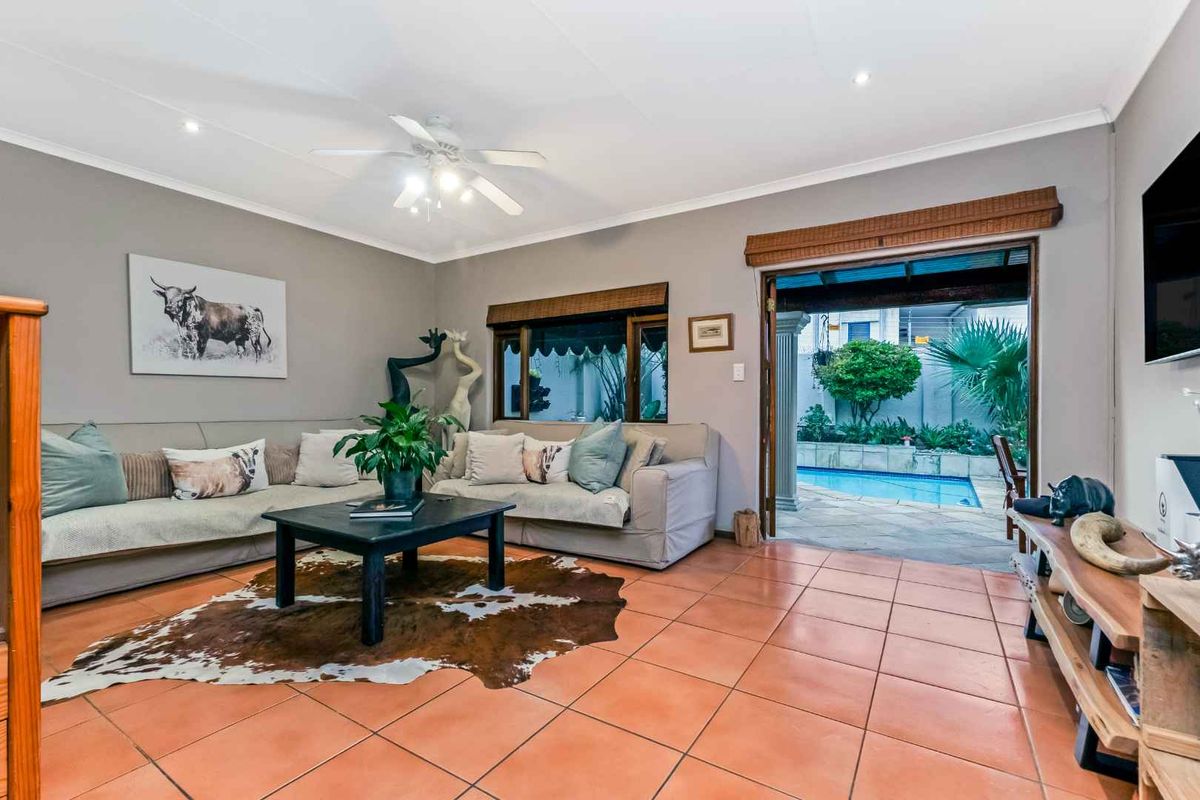 IMMACULATELY PRESENTED HOME IN THE HEART OF LONEHILL, BOASTING A LONG LIST OF EXTRAS - Photo 3